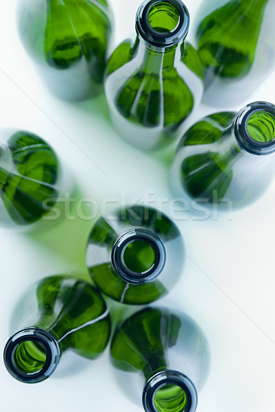 Zielone szkła butelek widoku recyklingu biały Zdjęcia stock © italianestro