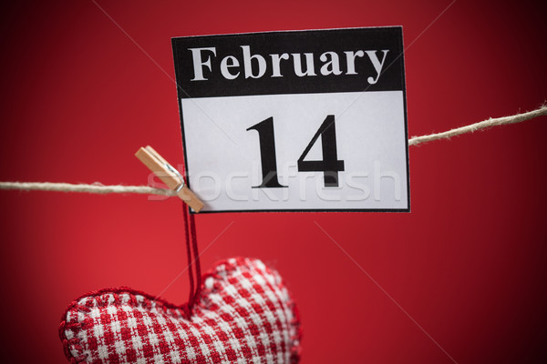 14 dia dos namorados vermelho coração calendário papel Foto stock © IvicaNS