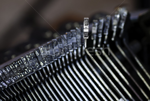 Máquina de escribir carta primer plano edad símbolo claves Foto stock © IvicaNS