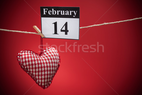 14 saint valentin rouge coeur calendrier papier [[stock_photo]] © IvicaNS