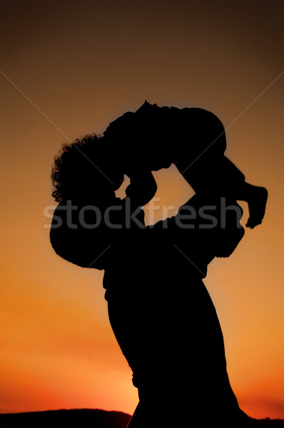 Ojciec dziecko sylwetka plaży piękna lata Zdjęcia stock © IvicaNS