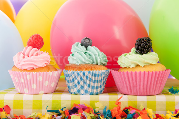 生日 氣球 紙屑 食品 水果 商業照片 © ivonnewierink