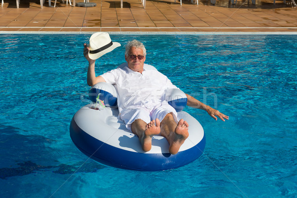 Rijk man ontspannen eigen zwembad reizen Stockfoto © ivonnewierink