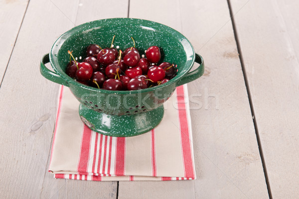 świeże wiśni podziemnych owoców tabeli Zdjęcia stock © ivonnewierink