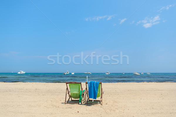 Foto stock: Praia · vazio · cadeiras · verde · azul · verão