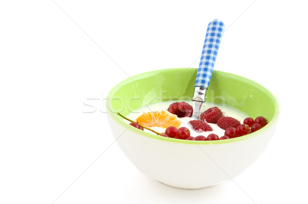 Yaourt fruits mélange de fruits isolé blanche alimentaire Photo stock © ivonnewierink