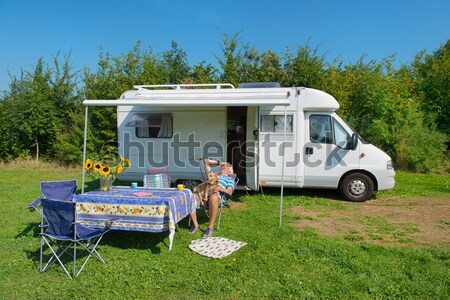 Bienvenue camping drôle vintage caravane nature [[stock_photo]] © ivonnewierink