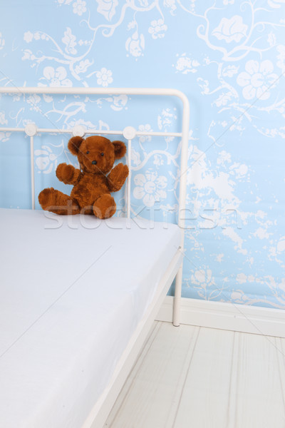 Gyermek hálószoba töltött medve üres ágy Stock fotó © ivonnewierink