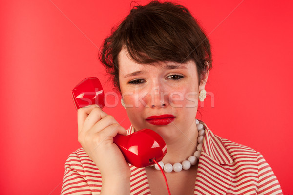 Femeie trist plâns faţă telefon Imagine de stoc © ivonnewierink