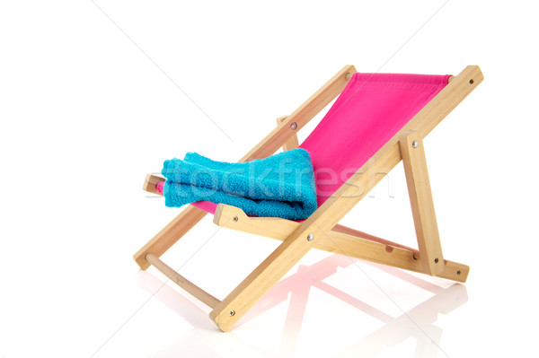 Różowy leżak niebieski ręcznik odizolowany biały Zdjęcia stock © ivonnewierink