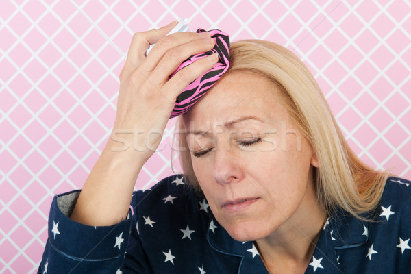 Mulher dor de cabeça legal saco retrato rosa Foto stock © ivonnewierink
