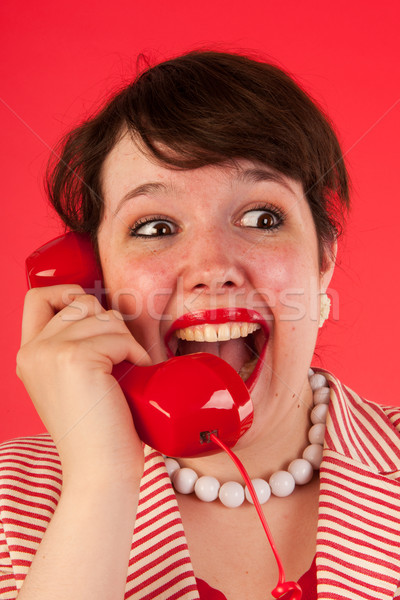 Dobrą wiadomością telefonu młoda kobieta kobieta wiadomości portret Zdjęcia stock © ivonnewierink