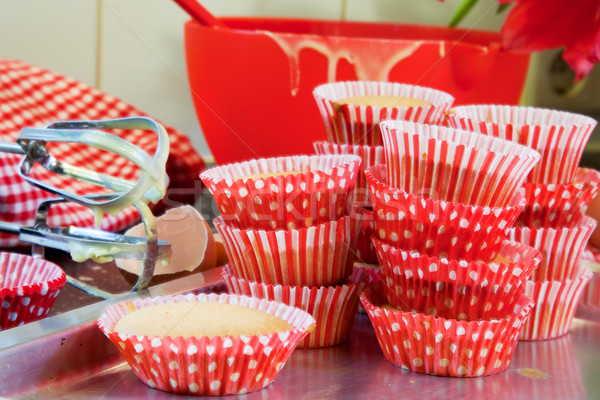 Fincan kekler kırmızı mutfak çalışma Stok fotoğraf © ivonnewierink