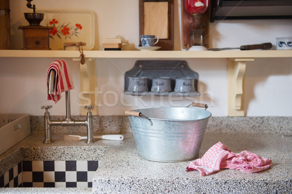 Oude nederlands keuken zwarte doek kraan Stockfoto © ivonnewierink