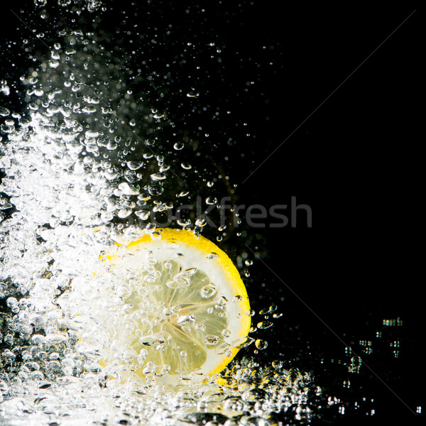 Zdjęcia stock: świeże · cytryny · splash · plaster · liści