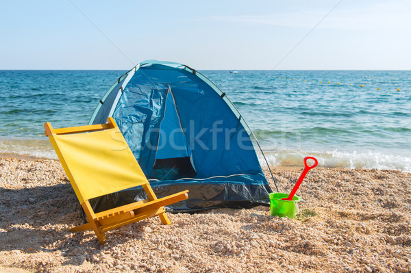 Onderdak stoel strand Blauw Geel landschap Stockfoto © ivonnewierink