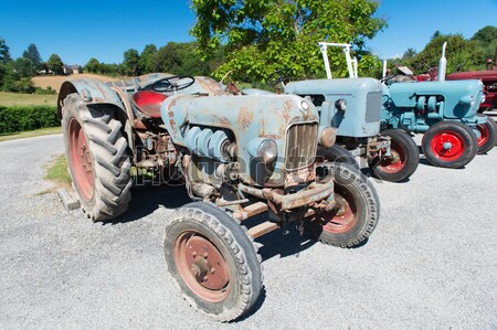 商业照片: 复古 · 景观 · 农场 · 复古 · 拖拉机 / vintage