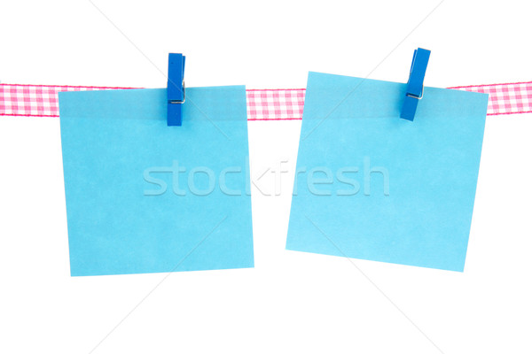 Blau memo Papiere hängen isoliert weiß Stock foto © ivonnewierink