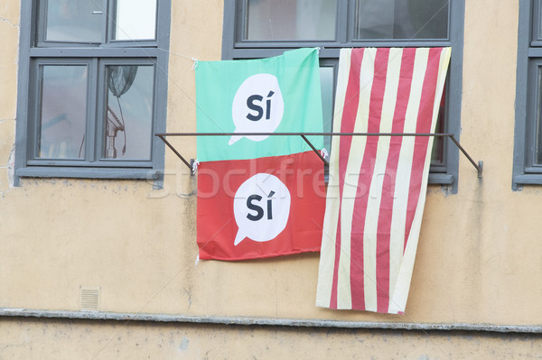Eleições bandeiras votação sim casa Foto stock © ivonnewierink