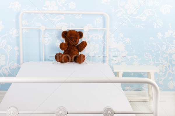 кровать несут ручной работы ребенка синий печально Сток-фото © ivonnewierink