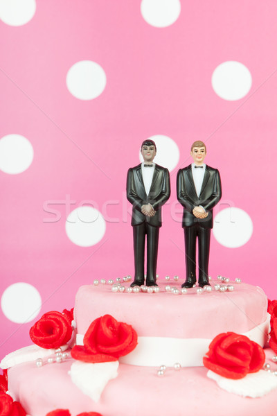 Bolo de noiva homossexual casal rosa rosas vermelhas topo Foto stock © ivonnewierink