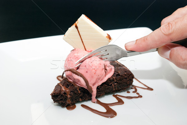 ízlés olvad málna fagylalt közelkép kéz Stock fotó © jackethead