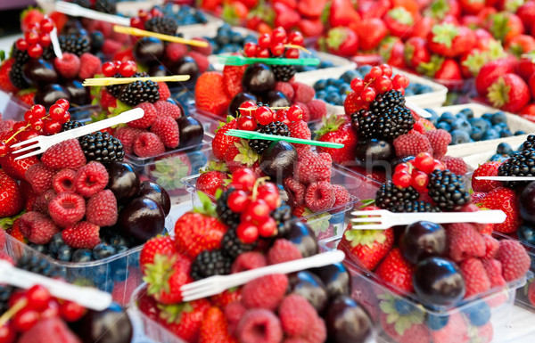 雜 水果 綠色 藍色 黑色 市場 商業照片 © jakatics