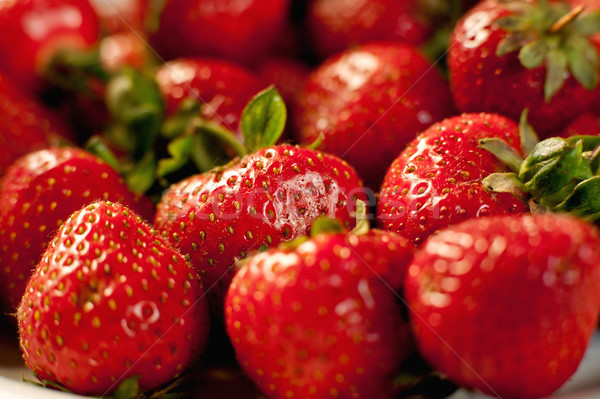 Közelkép piros eprek étel levél egészség Stock fotó © jakatics