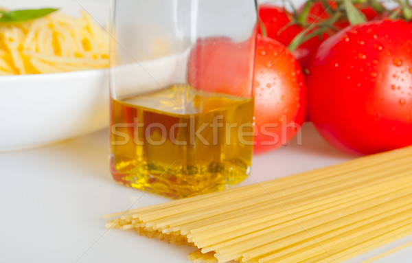 Italienische Küche Spaghetti frischen Tomaten Olivenöl seicht Stock foto © jamdesign