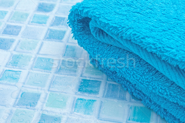Serviettes salle de bain bleu bain tuiles mur Photo stock © jamdesign