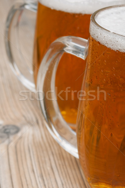 Cerveza gafas primer plano edad mesa de madera restaurante Foto stock © jamdesign