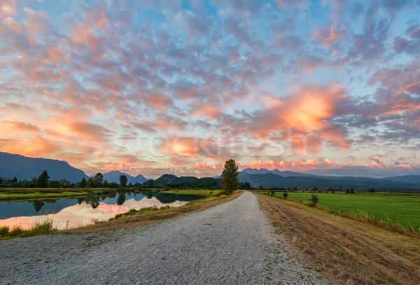 Sóder út elképesztő felhők fölött tájkép Stock fotó © jameswheeler