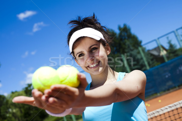 Genç kadın oynama tenis doğal renkli kadın Stok fotoğraf © JanPietruszka