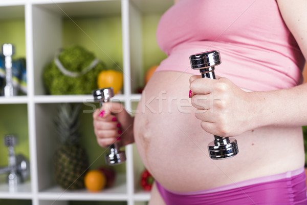 Atrakcyjny kobieta w ciąży szkolenia fitness ciąży Zdjęcia stock © JanPietruszka