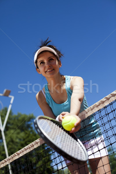 Genç kadın oynama tenis doğal renkli kadın Stok fotoğraf © JanPietruszka