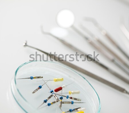 [[stock_photo]]: Matériel · dentaire · médecin · médecine · miroir · outil · professionnels