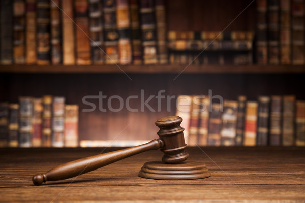 Foto stock: Ley · justicia · marrón · juez · escala