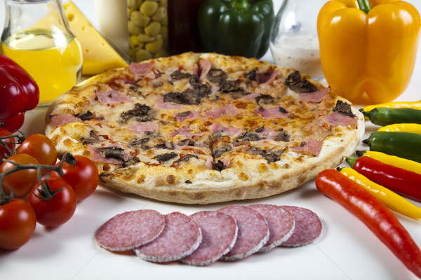 Stok fotoğraf: Pepperoni · pizza · lezzetli · doğal · gıda · yaprak