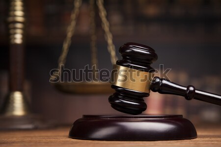 ストックフォト: 法 · 裁判官 · 正義 · 規模 · 図書 · 木製