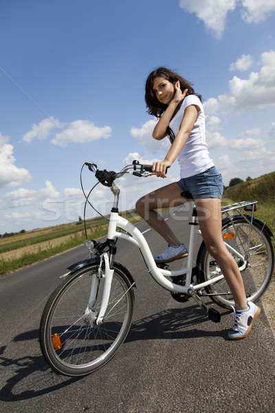 Dziewczyna jazda konna rowerów lata czas wolny kobieta Zdjęcia stock © JanPietruszka