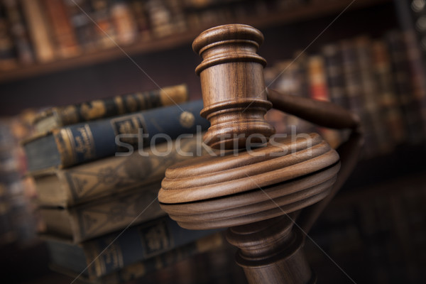 [[stock_photo]]: Droit · justice · tribunal · livre · fond