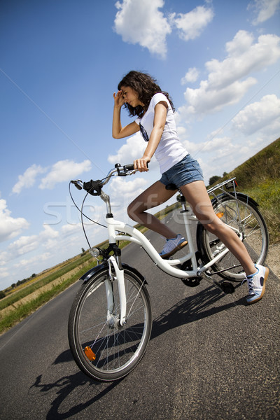 Fată calarie bicicletă vară timp liber femeie Imagine de stoc © JanPietruszka