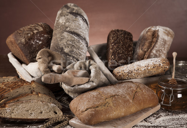 Vers gebakken traditioneel brood houten tafel houten Stockfoto © JanPietruszka