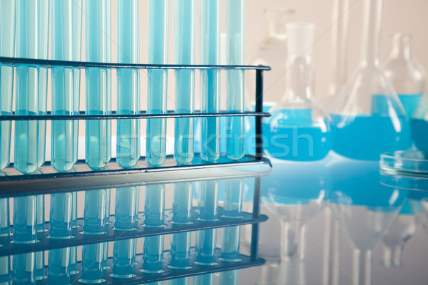 Laboratório artigos de vidro equipamento tecnologia vidro azul Foto stock © JanPietruszka