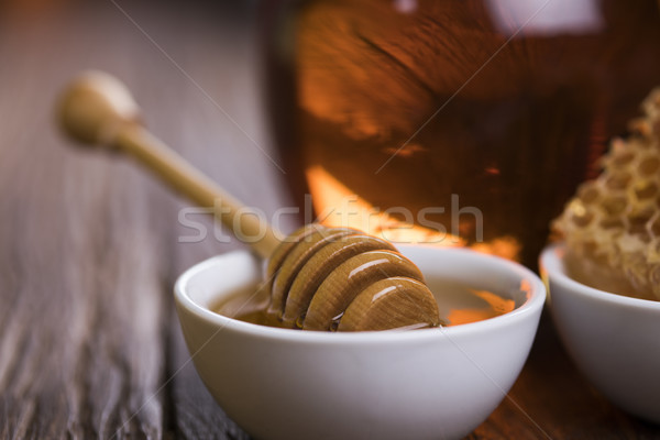 Frescos miel mesa de madera jar montana botella Foto stock © JanPietruszka
