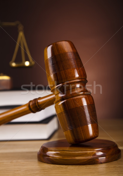 Drept lemn ciocan alb judecător tribunal Imagine de stoc © JanPietruszka
