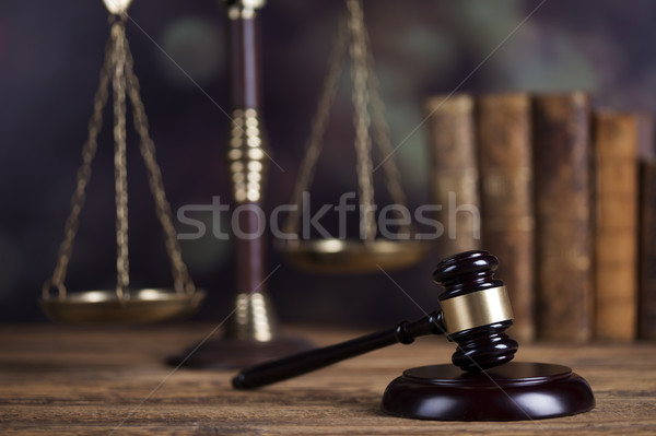 Foto stock: Juez · escritorio · jurídica · código · estatua