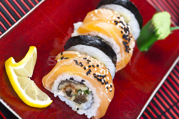 Zdjęcia stock: Sushi · smaczny · tradycyjny · japońskie · jedzenie · ryb · tabeli