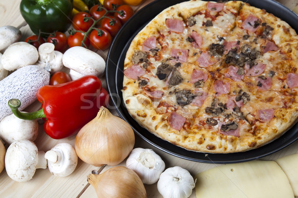 świeże pizza smaczny naturalnych żywności liści Zdjęcia stock © JanPietruszka