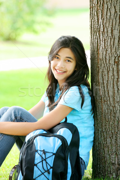 Teen girl Sitzung Rucksack Baum jungen asian Stock foto © jarenwicklund